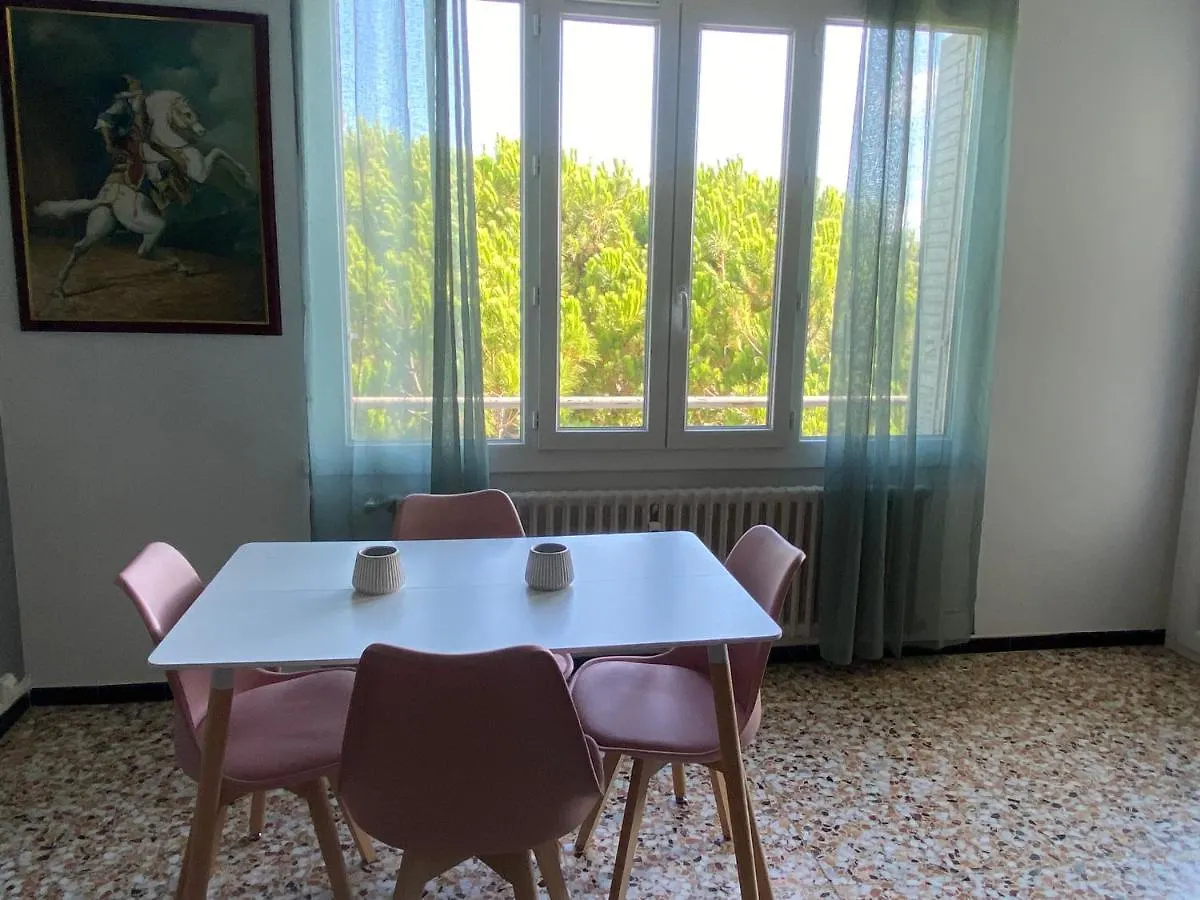 Appartement Climatise Avec 2 Chambres Avignon Lägenhet