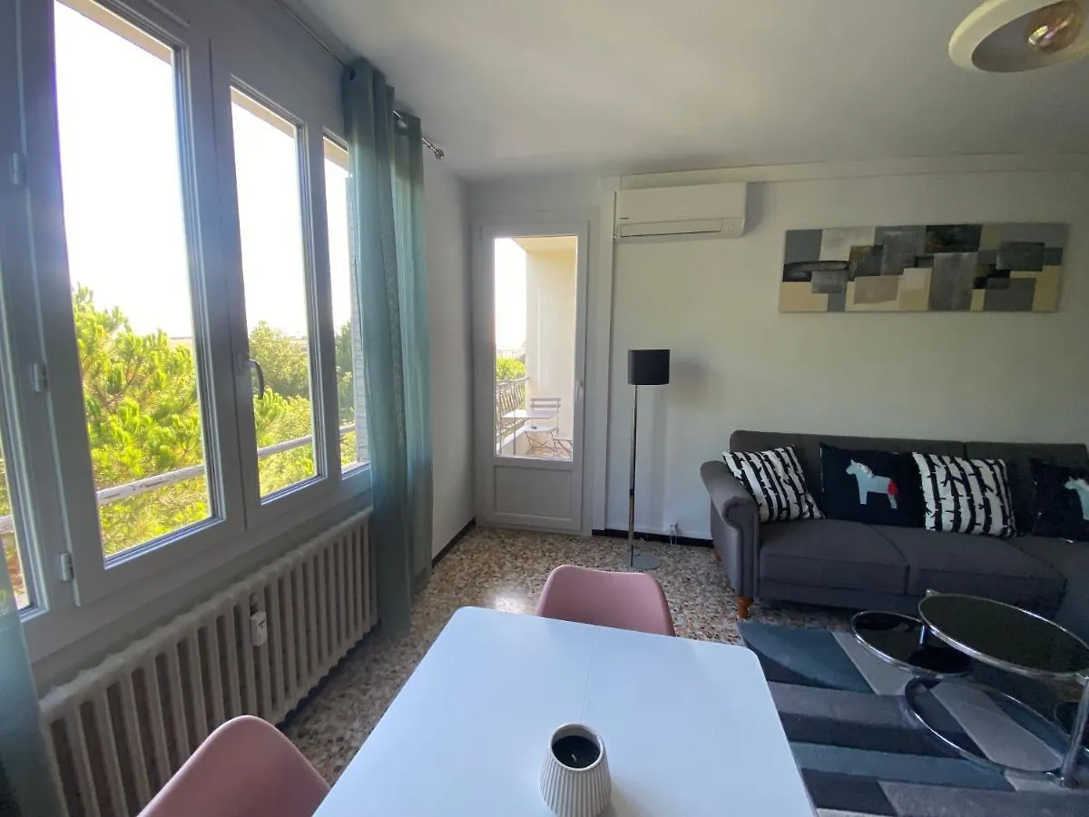 Lägenhet Appartement Climatise Avec 2 Chambres Avignon