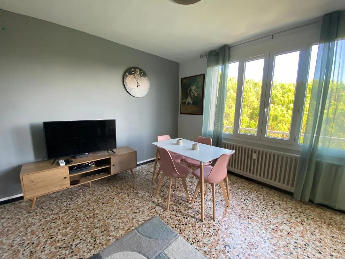 Lägenhet Appartement Climatise Avec 2 Chambres Avignon