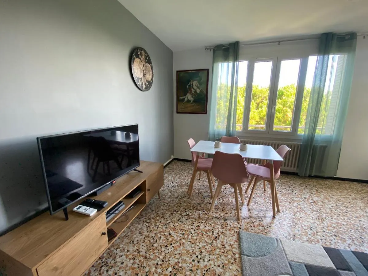 Appartement Climatise Avec 2 Chambres Avignon Lägenhet
